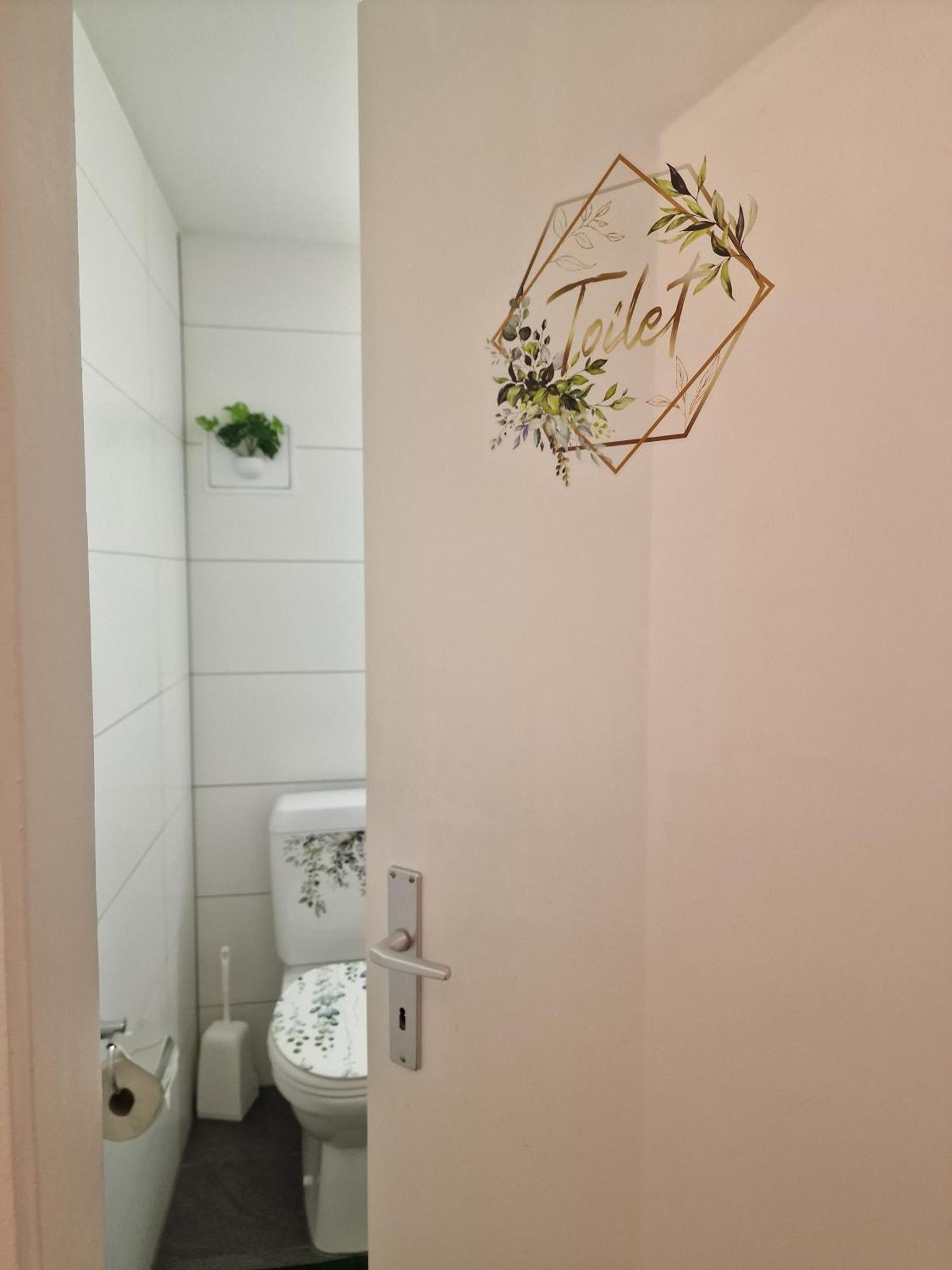 Doppelzimmer In Der Naehe Des Flusses Und Stadions Privatunterkunft